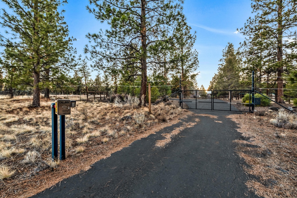 18790 Hakamore Dr, Bend, OR 97703 - photo 1