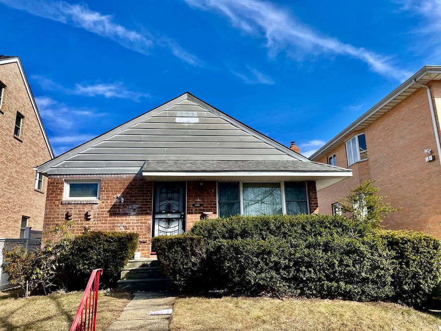 69-15 Cloverdale Blvd, Flushing, NY 11364 - photo 1