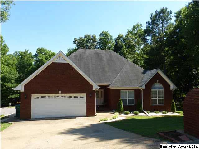 Low maintenance brick and vinyl exterior