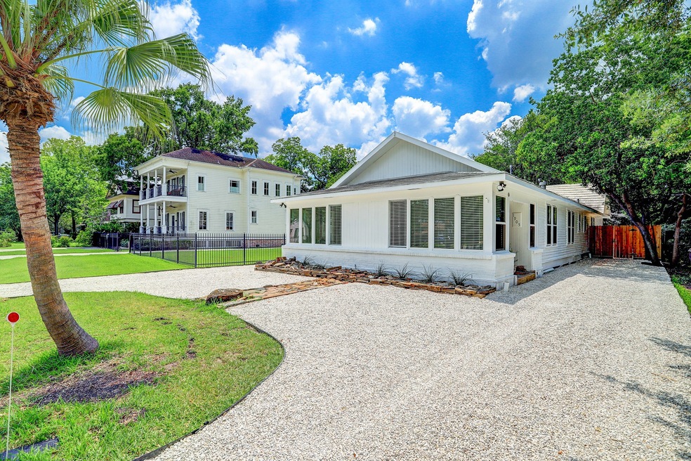 1905 Oxford St, Houston, TX 77008 - photo 1