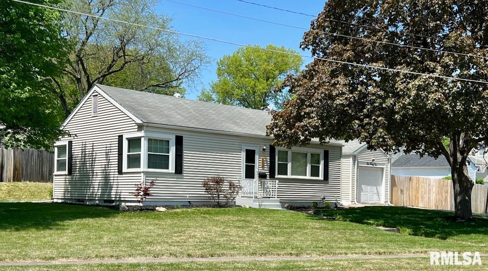 1032 Spalding Blvd, Davenport, IA 52804 - photo 1