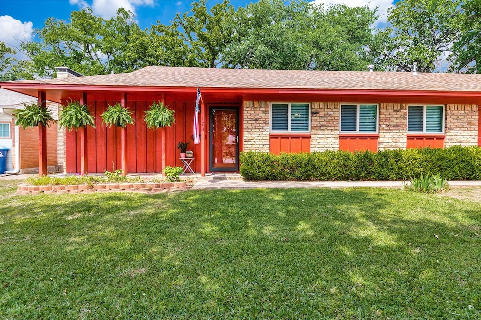 173 Circle Dr, Denison, TX 75021 - photo 1