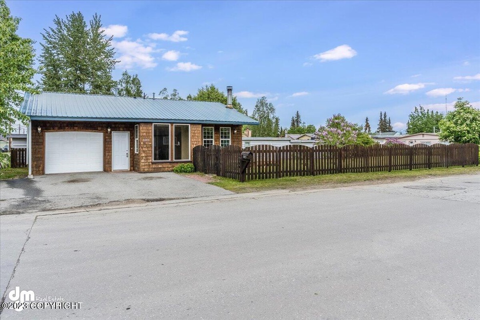 23-Front Exterior_ELI03080
