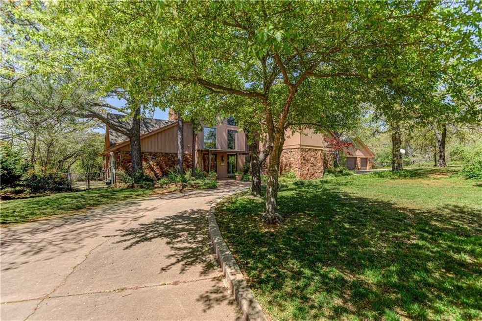 2113 Woodhill Rd, Edmond, OK 73025 - photo 1