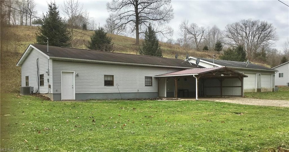 One Level Living in this Belpre ranch with carport