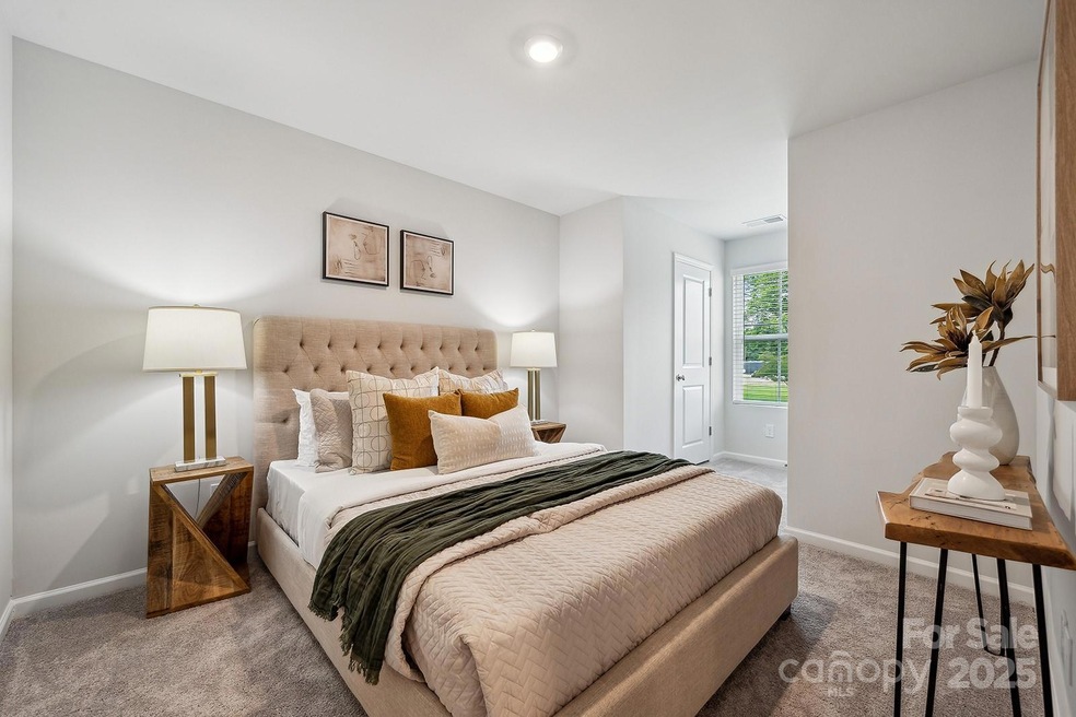 4724 Lakeview Rd unit 13, Charlotte, NC 28216 - photo 1