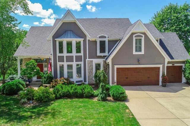 7716 Oakview Ln, Shawnee, KS 66216 - photo 1