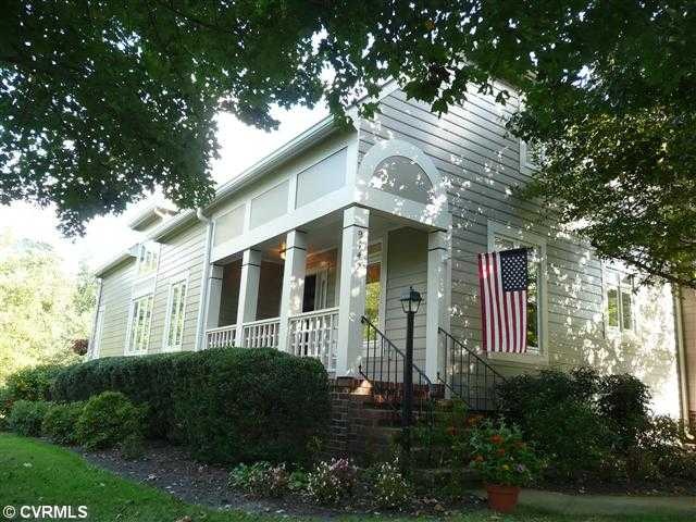 Exterior Front - Beautifully landscaped and a nice