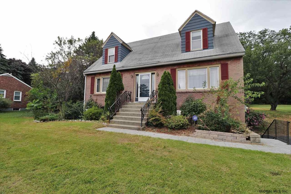 135 Shaker Rd, Albany, NY 12211 - photo 1