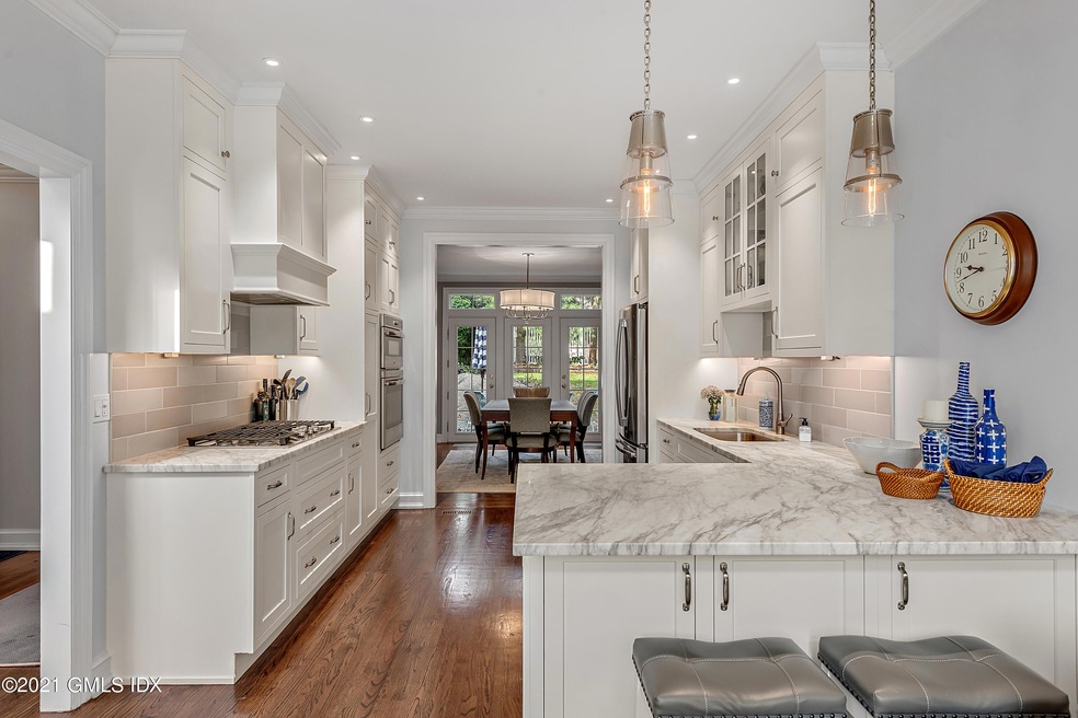 73 Weaver St unit 3, Greenwich, CT 06831 - photo 1