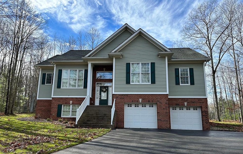 221 Barnstaple Dr, Daniels, WV 25832 - photo 1