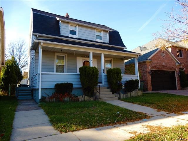 VERY CLEAN & MOVE IN CONDITION 4 BEDROOM HOME IN A