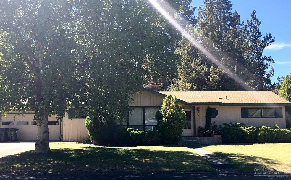 713 NE 12th St, Bend, OR 97701 - photo 1