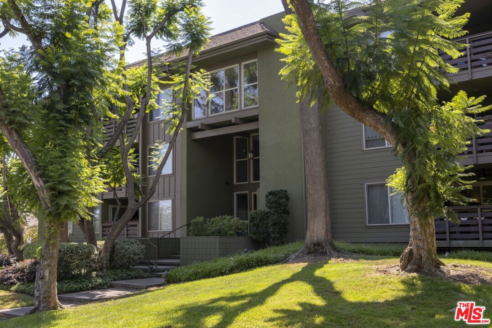 Sold $930,888 • Co-Listing Agent