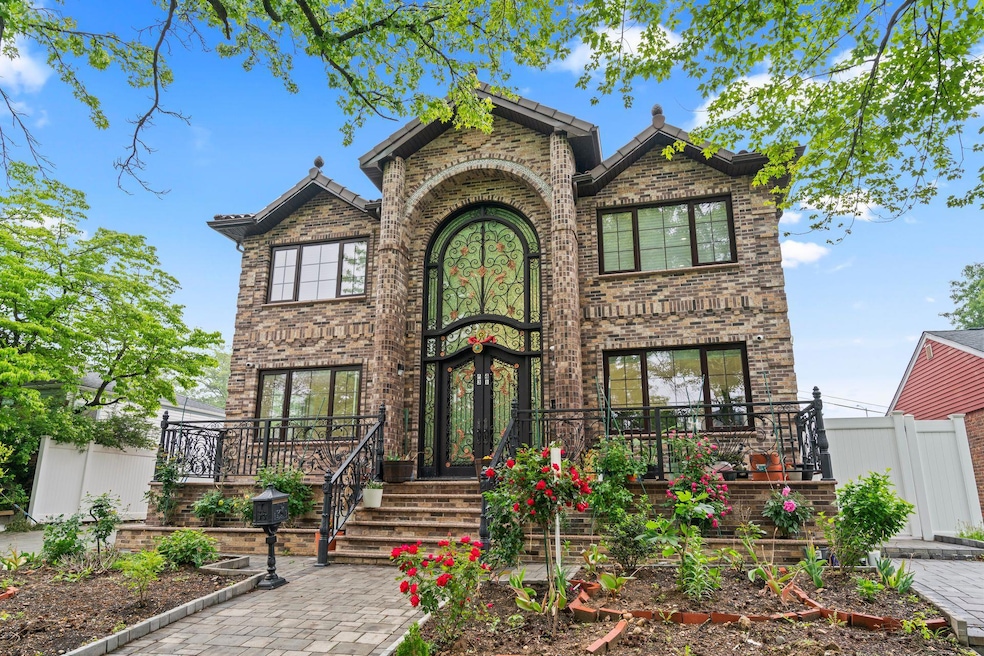 For Sale $2,728,000 • Co-Listing Agent