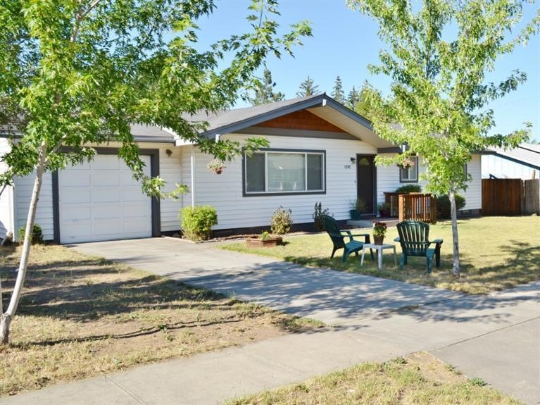 1262 NE Hollinshead Dr, Bend, OR 97701 - photo 1