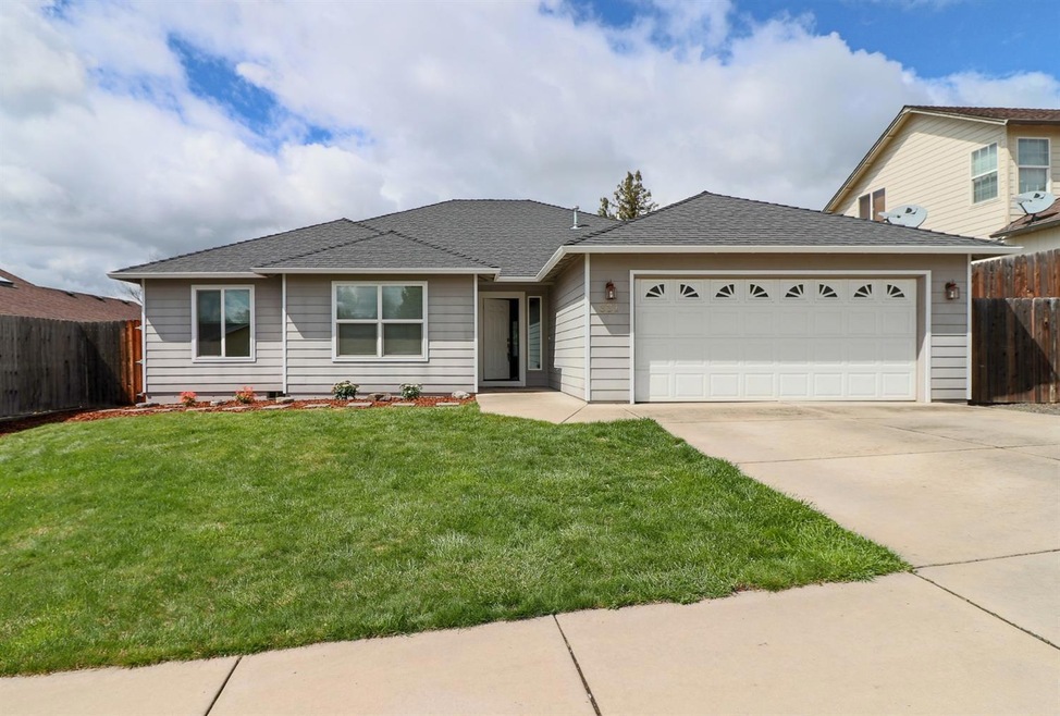 331 N Deanjou Ave, Eagle Point, OR 97524 - photo 1