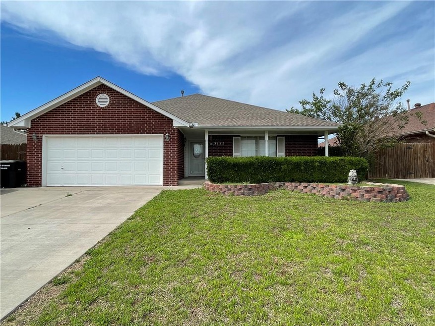 2125 NE 13th St, Moore, OK 73160 - photo 1