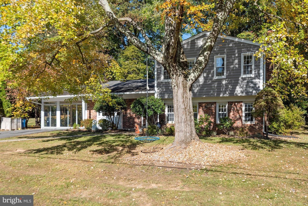 11512 Karen Dr, Potomac, MD 20854 - photo 1