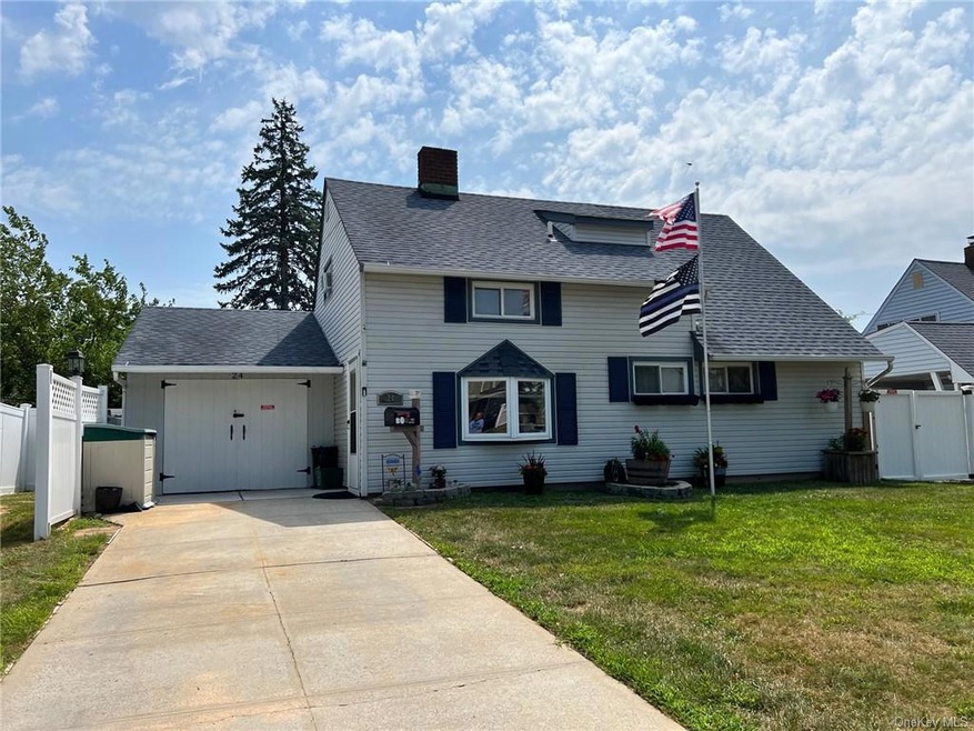 24 Starlight Ln, Levittown, NY 11756 - photo 1