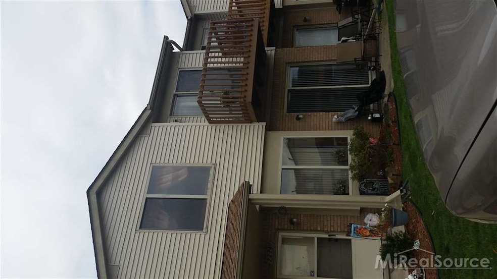 27747 Carini Villa St unit 22, Roseville, MI 48066 - photo 1