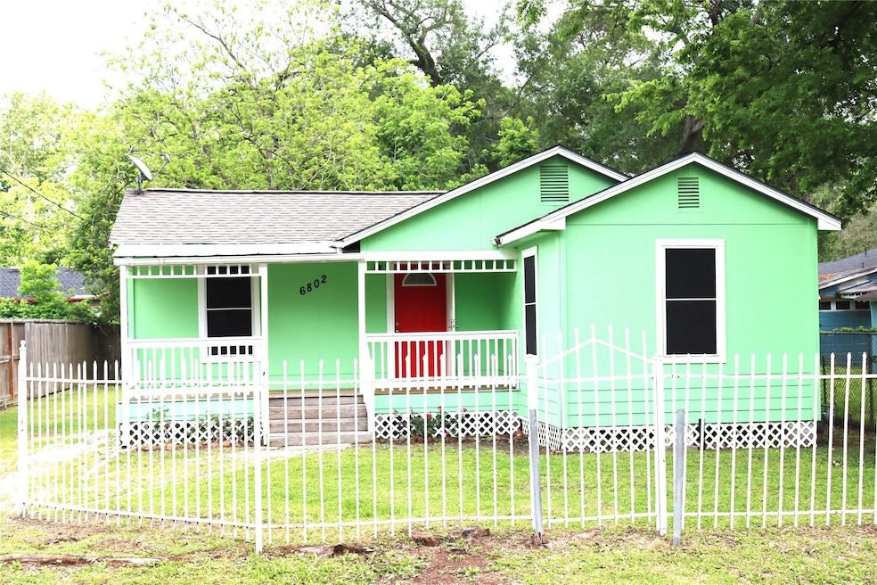 6802 Bunche Dr, Houston, TX 77091 - photo 1