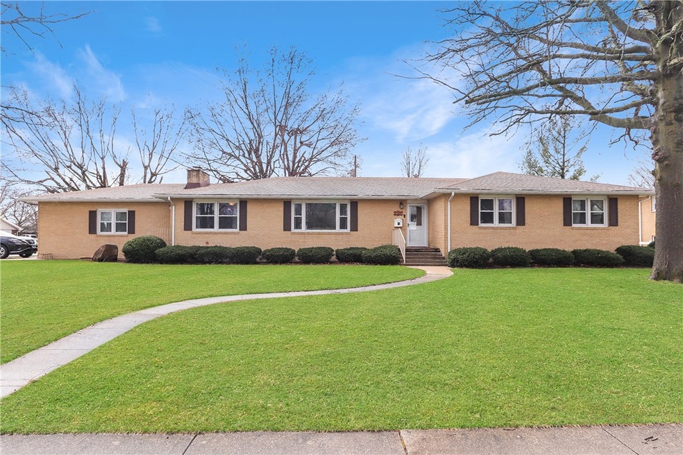 1401 Annis Ave, Mattoon, IL 61938 - photo 1