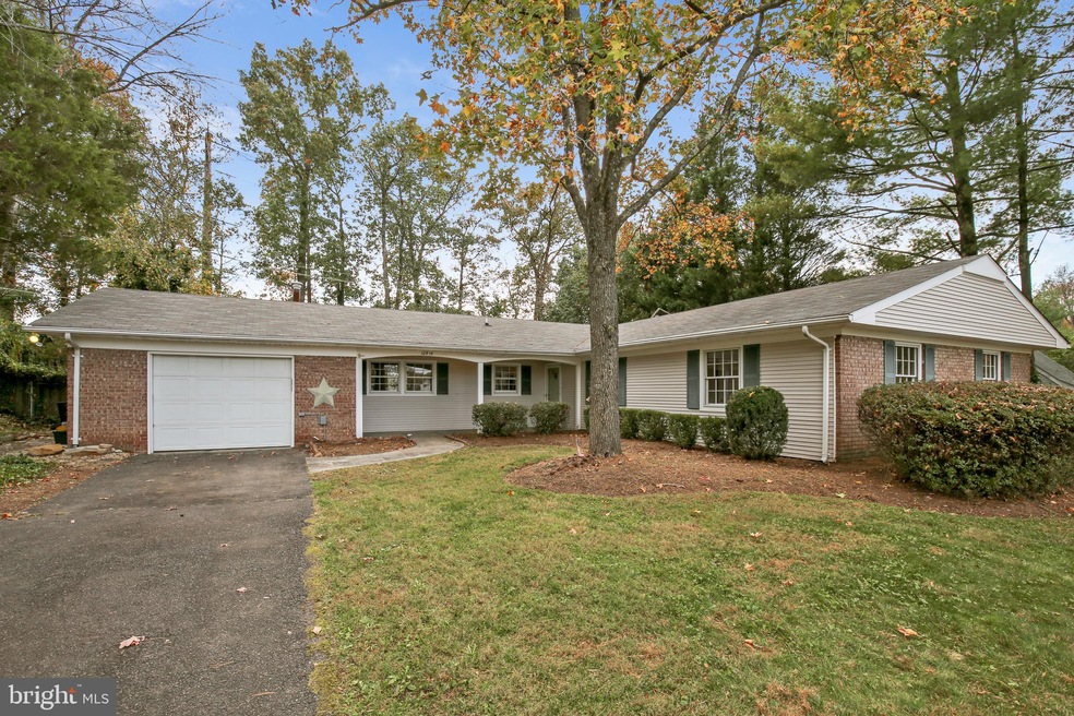 12915 Melville Ln, Fairfax, VA 22033 - photo 1