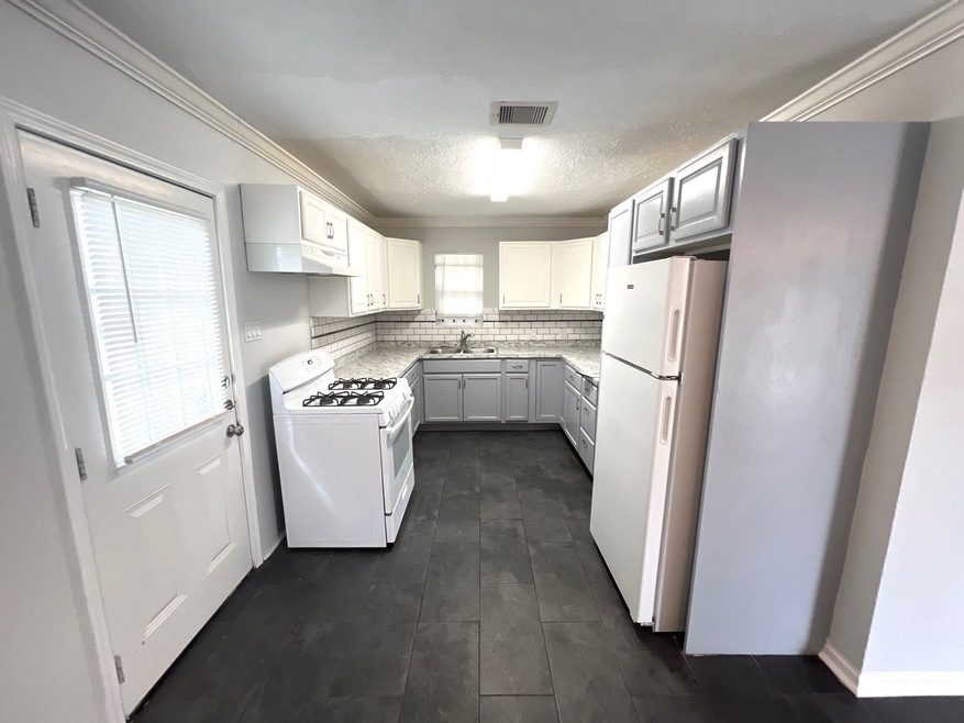 7719 Hirsch Rd unit A, Houston, TX 77016 - photo 1