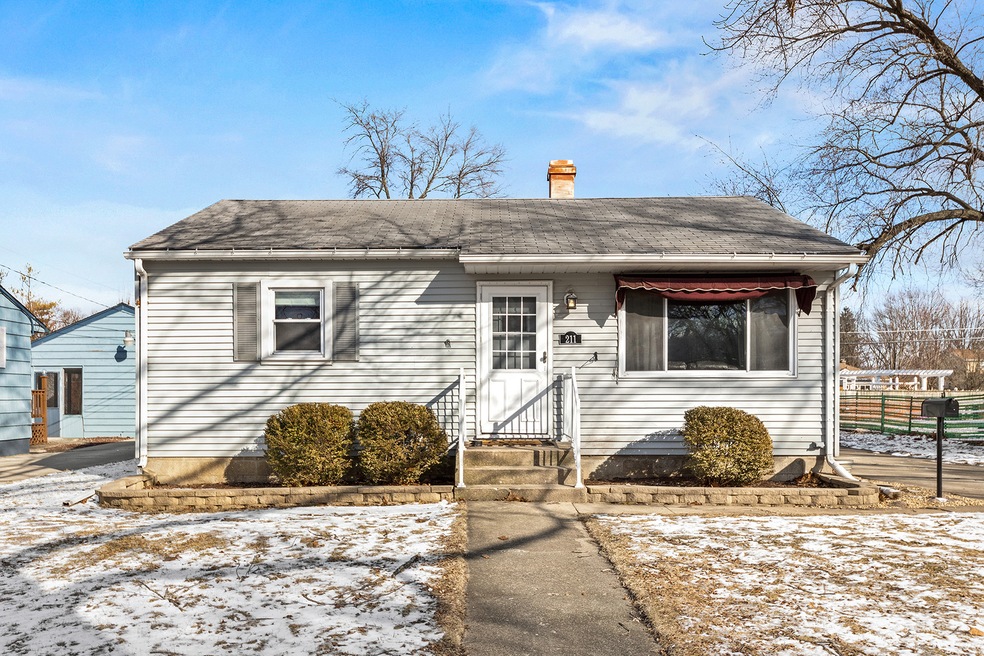 211 N Evanslawn Ave, Aurora, IL 60506 - photo 1