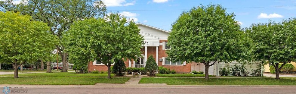 front 08-10-23-RH-525_DDM_3519-2