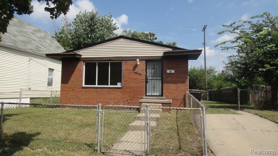 12248 Mitchell St, HamtraMcK, MI 48212 - photo 1