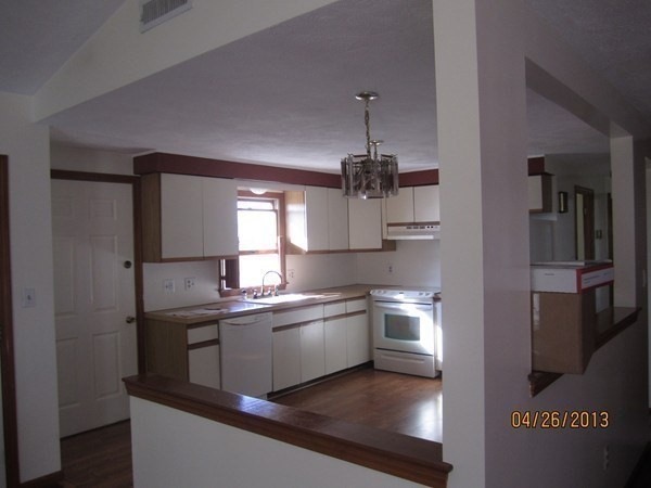 10 Kennedy Dr unit 10, Malden, MA 02148 - photo 1