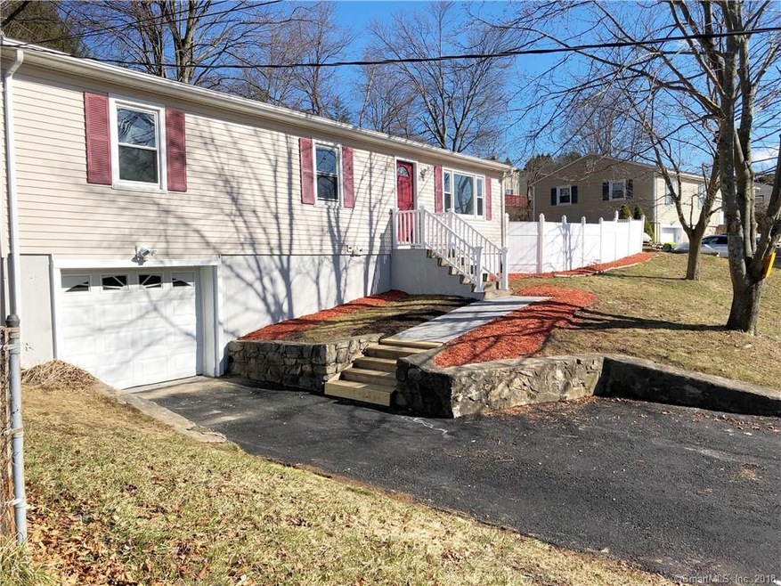 66 Greenview Dr, Waterbury, CT 06708 - photo 1