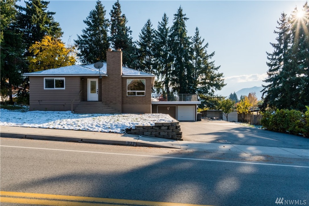 321 15th St NE, East Wenatchee, WA 98802 - photo 1