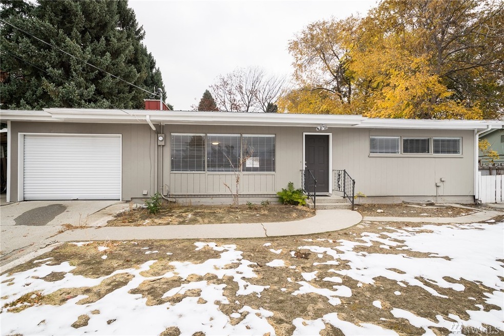 1129 N Denis Ct, East Wenatchee, WA 98802 - photo 1