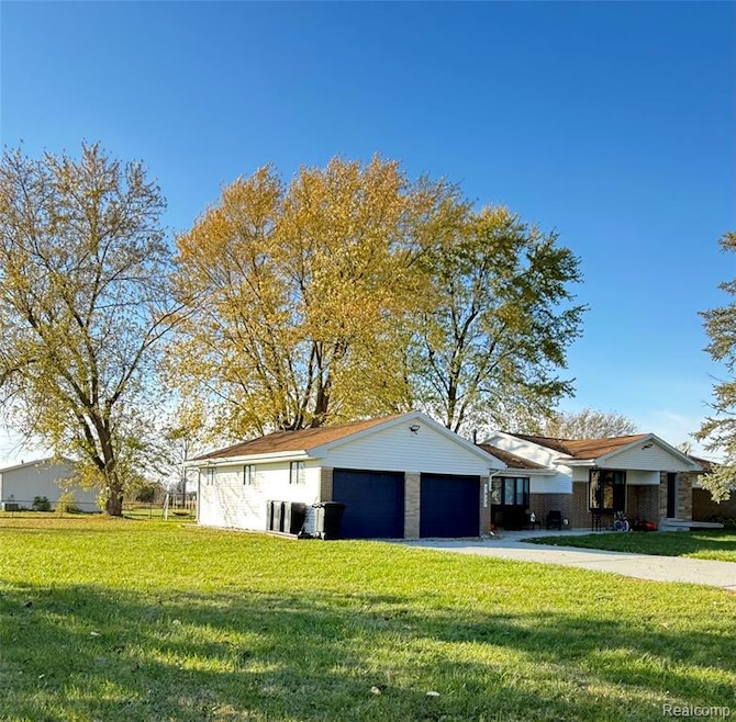 1617 Mcalpine Dr, Mount Morris, MI 48458 - photo 1