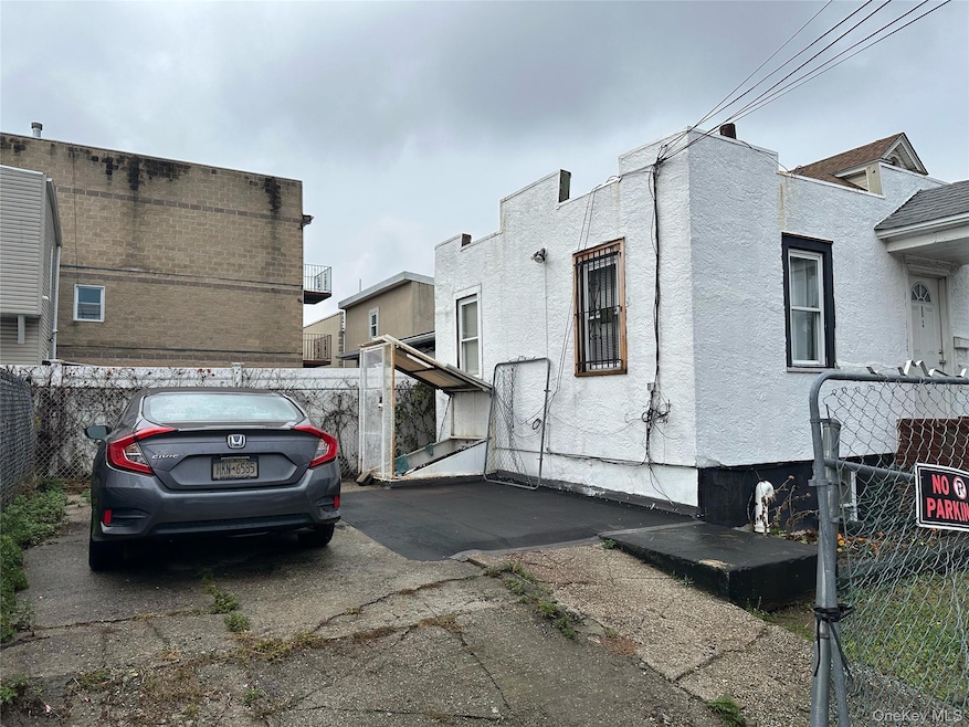 10709 156th St, Jamaica, NY 11433 - photo 1