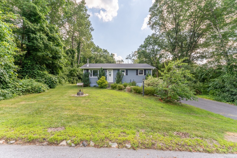 5 Lester Dr, Plainfield, CT 06374 - photo 1