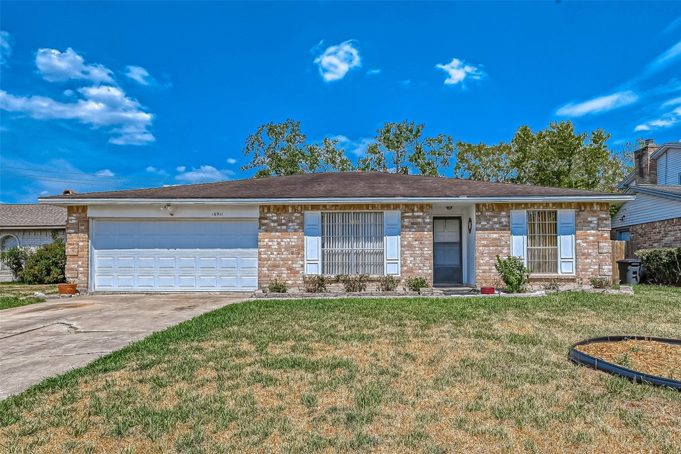 16911 Bougainvilla Ln, Friendswood, TX 77546 - photo 1