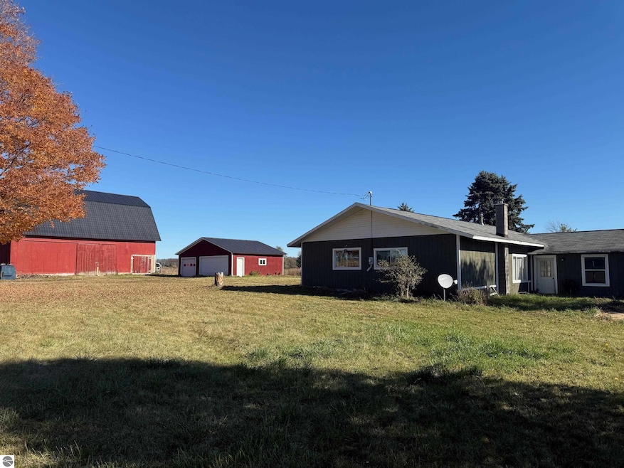 11700 N 11 Rd, Buckley, MI 49620 - photo 1