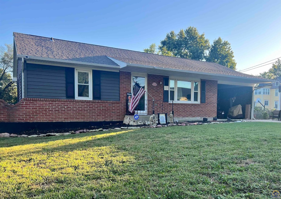 115 E 3rd St, Holton, KS 66436 - photo 1