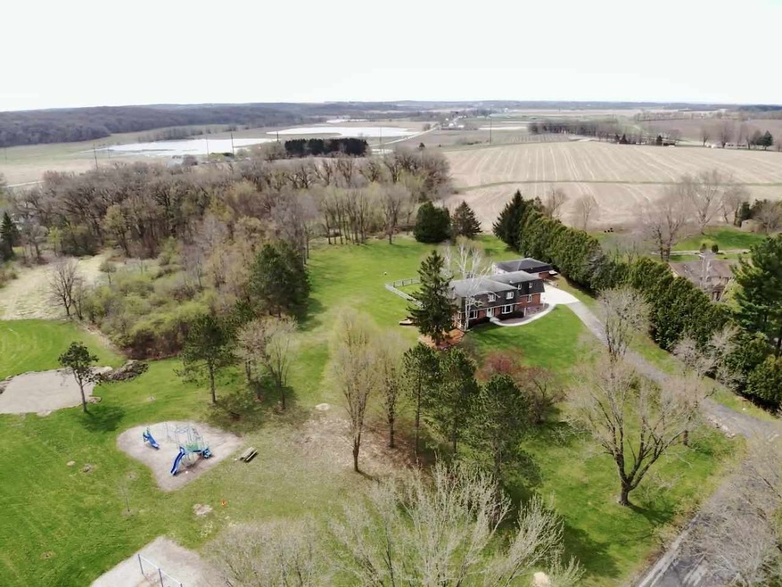 2134 Vintage Dr, Fitchburg, WI 53575 - photo 1