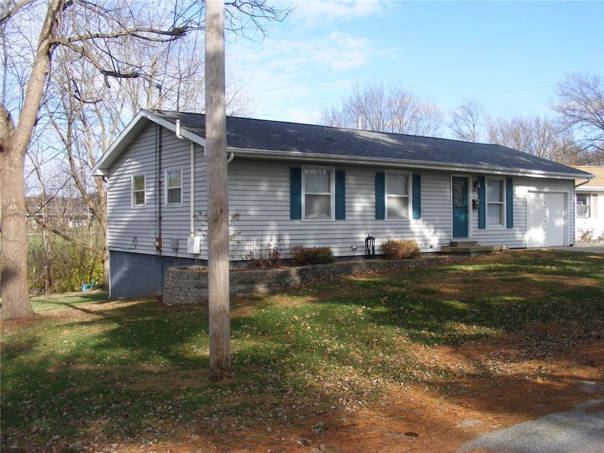 1002 W Virginia Ave, Effingham, IL 62401 - photo 1