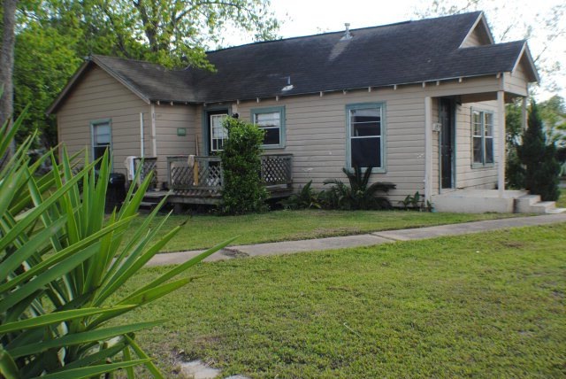 1416 2nd St, Bay City, TX 77414 - photo 1