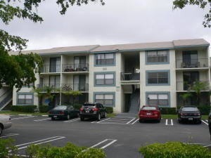 718 Executive Center Dr unit 33, West Palm Beach, FL 33401 - photo 1