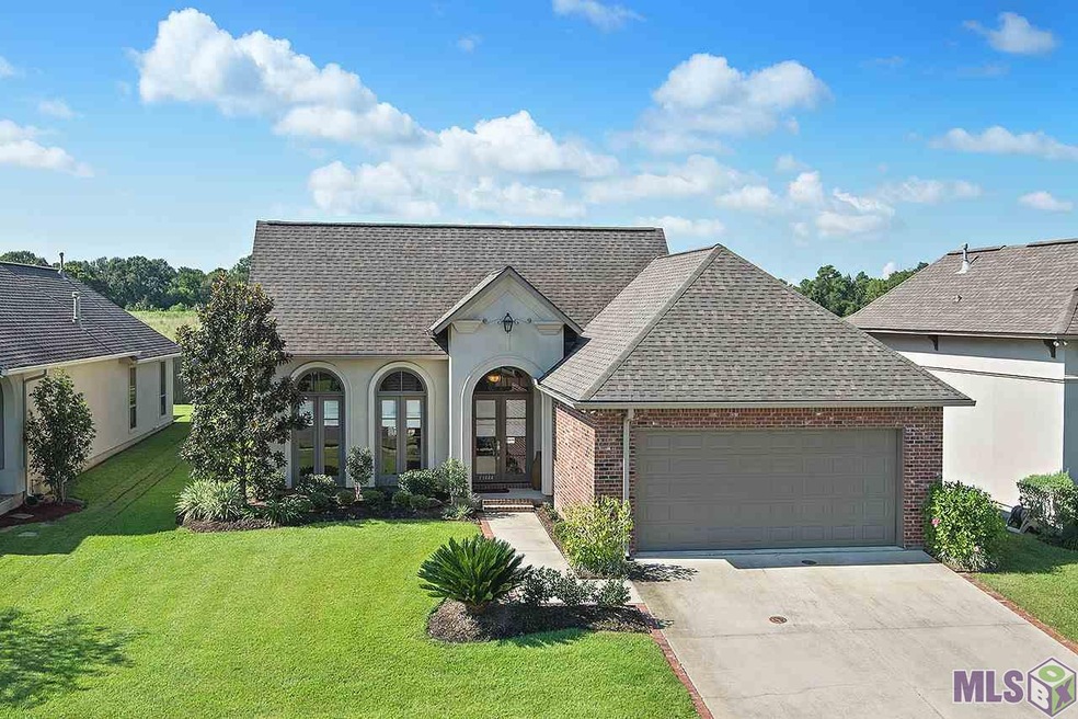Amazing curb appeal!