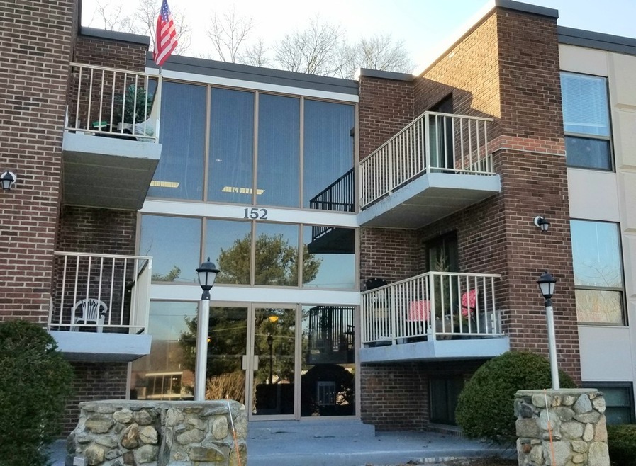 Crestwood Condominiums unit 49, Holliston, MA 01746 - photo 1