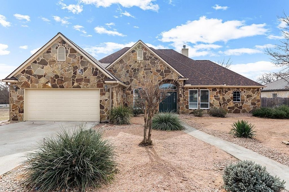 803 Dogwood Ln, Fredericksburg, TX 78624 - photo 1