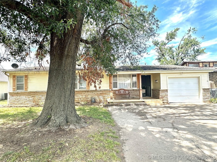 405 S Normal Ave, Claremore, OK 74017 - photo 1